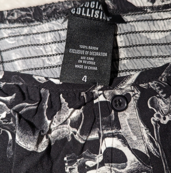 Hot Topic Social Collision Skeleton Bones Crop Top Plus Size 4 4X NEW - Picture 4 of 9